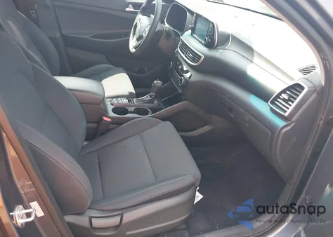 2021 Hyundai Tucson Value z USA, uszkodzony, nr VIN KM8J3CA46MU373777